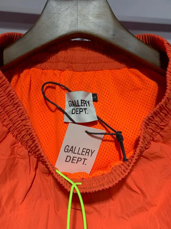 Model 702 P150 quick-drying windbreaker shorts Gallery Dept real shot black, military green, orange red. Hanging racket S. M. L. XL